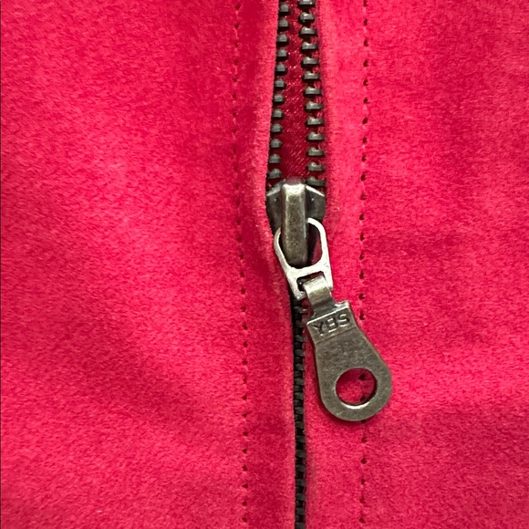 VINTAGE AND NWT🤩 SAGUARO WEST RED WOMENS SUEDE VEST WITH ZIPPER CLOSURE - Picture 4 of 10